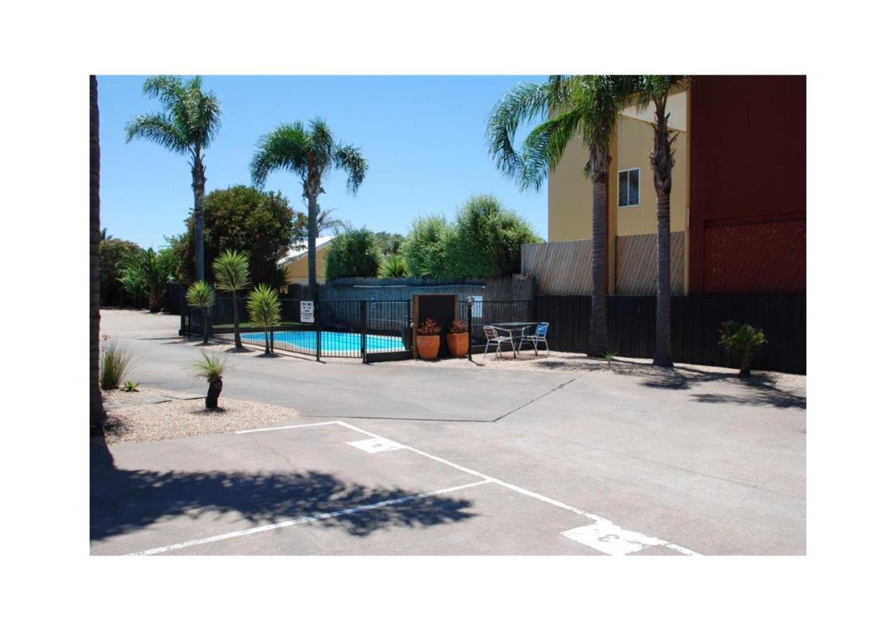 Cunningham Shore Motel Lakes Entrance Exterior photo