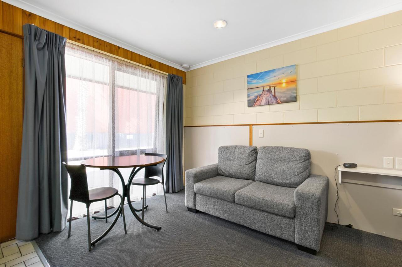 Cunningham Shore Motel Lakes Entrance Exterior photo