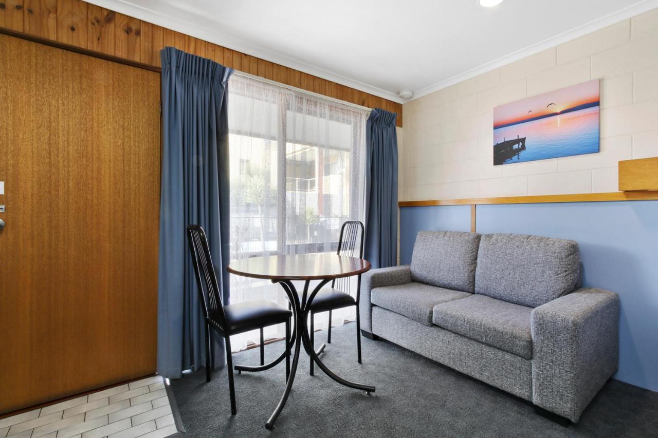 Cunningham Shore Motel Lakes Entrance Exterior photo