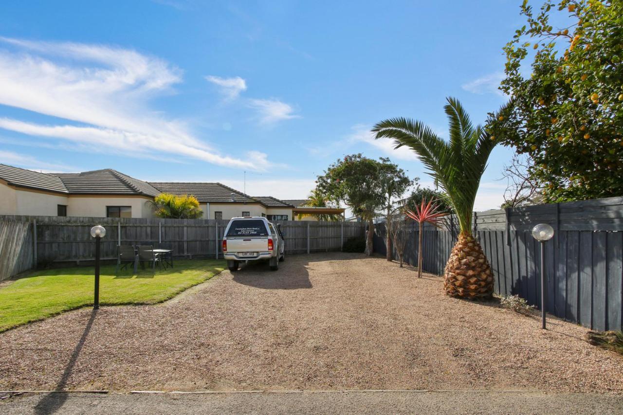 Cunningham Shore Motel Lakes Entrance Exterior photo