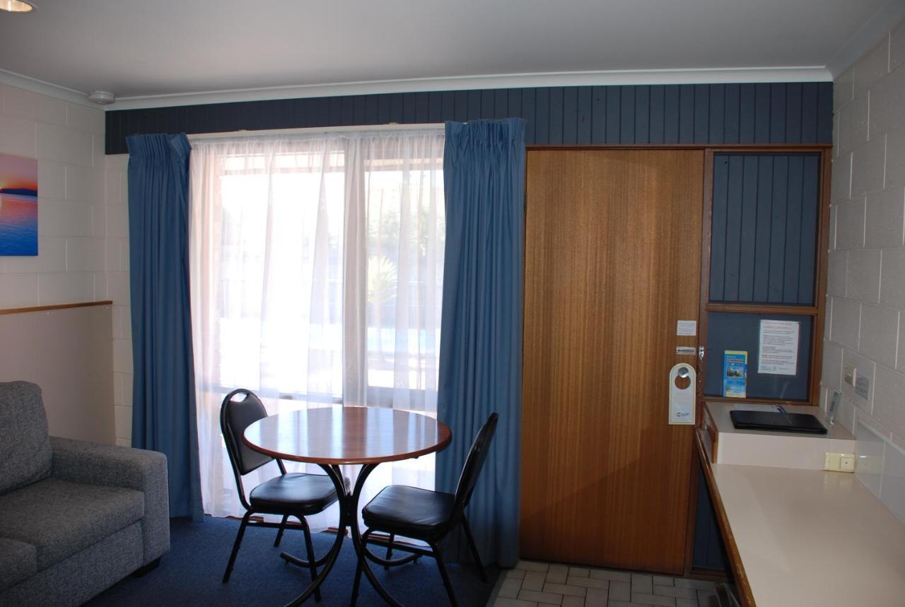 Cunningham Shore Motel Lakes Entrance Exterior photo