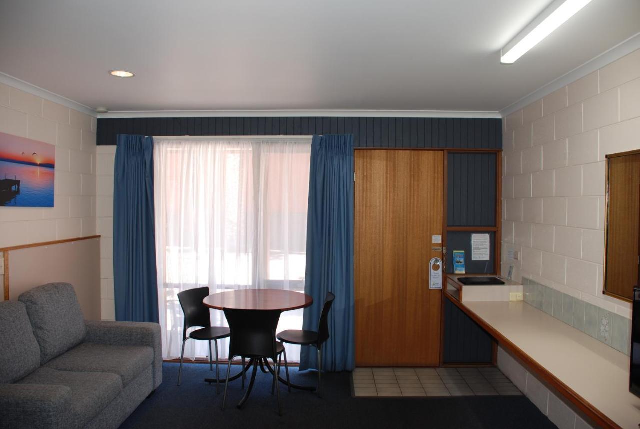 Cunningham Shore Motel Lakes Entrance Exterior photo