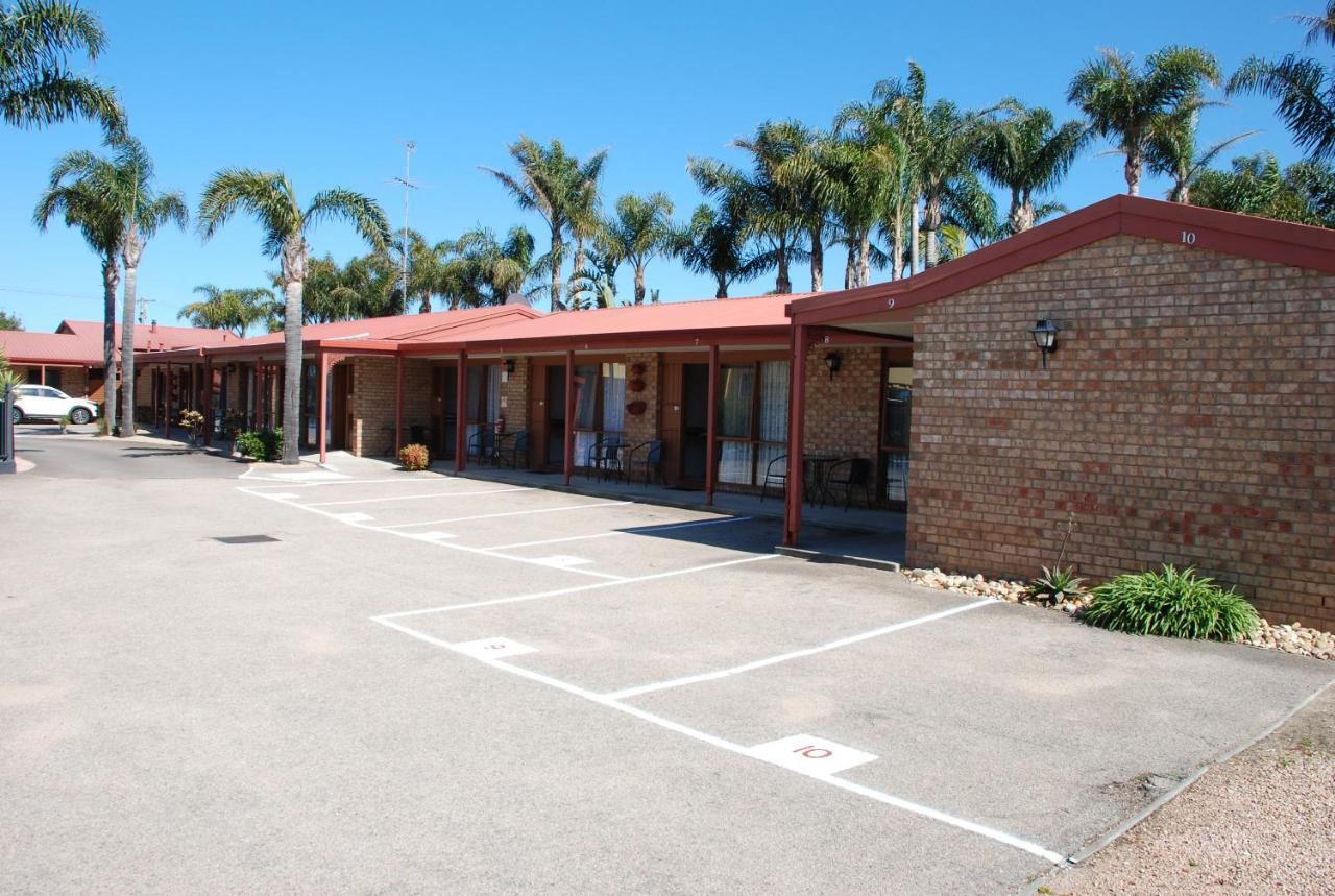 Cunningham Shore Motel Lakes Entrance Exterior photo
