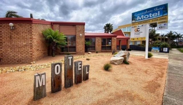 Cunningham Shore Motel Lakes Entrance Exterior photo