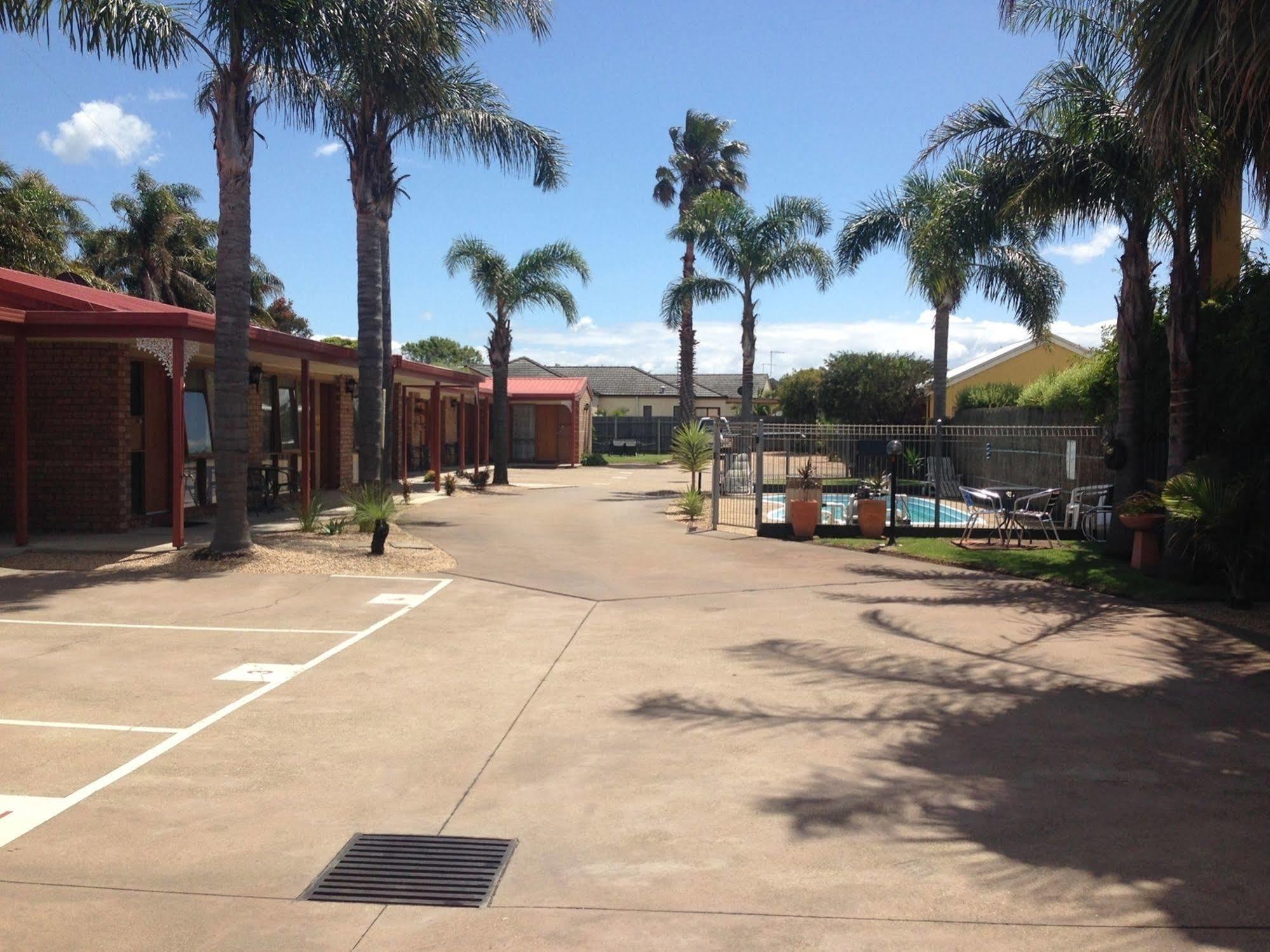 Cunningham Shore Motel Lakes Entrance Exterior photo