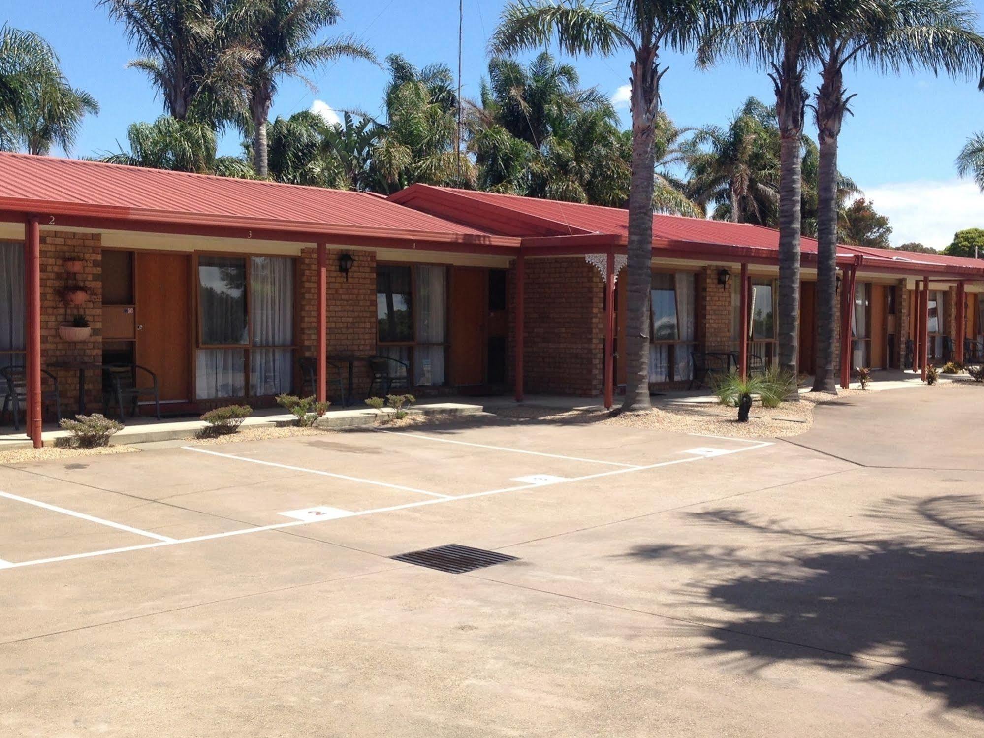 Cunningham Shore Motel Lakes Entrance Exterior photo
