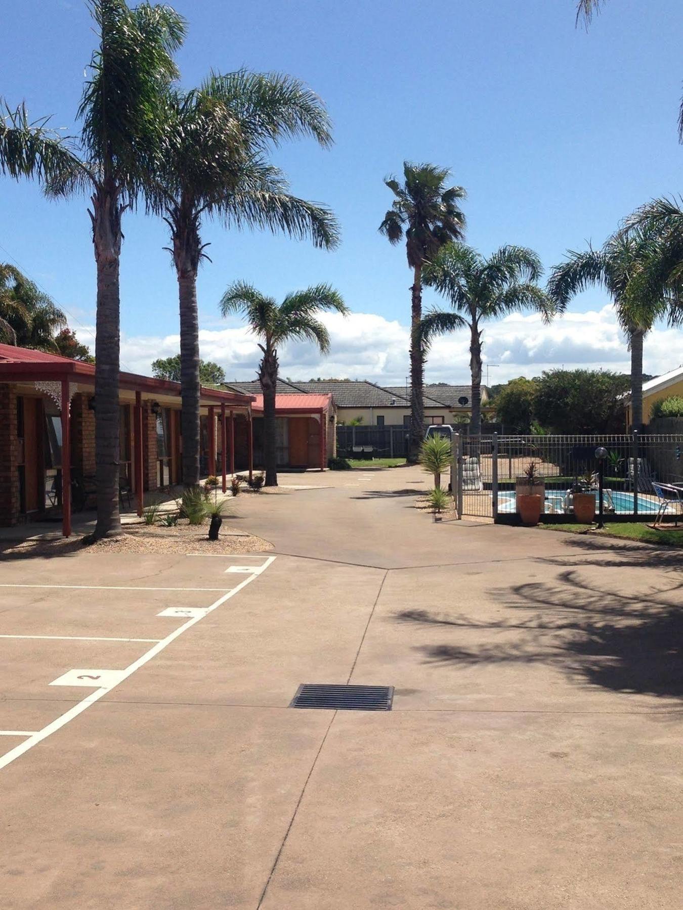 Cunningham Shore Motel Lakes Entrance Exterior photo